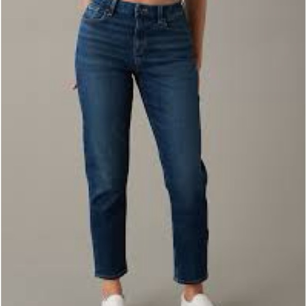 NWT American Eagle Stretch Mom Jean - SHORT LENGTH!